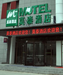 蘇州莫泰酒店實木強化復(fù)合地板施工完畢